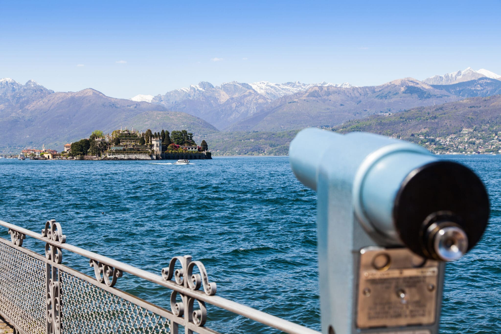 Vista dal lungomare antistante l'Isola Bella, la più bella delle tre Isole Borromee