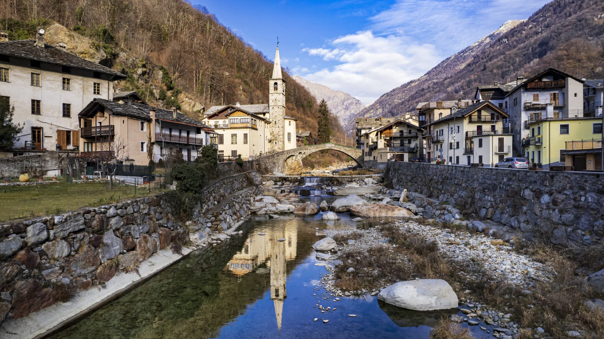 意大利北部最美的高山村落 丰泰内莫尔，位于瓦莱达奥斯塔（Valle d'Aosta）。
