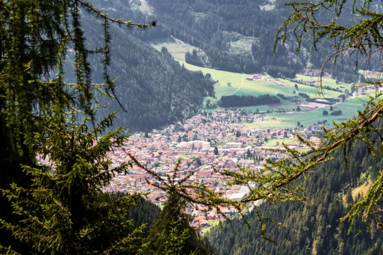 山区小镇全景